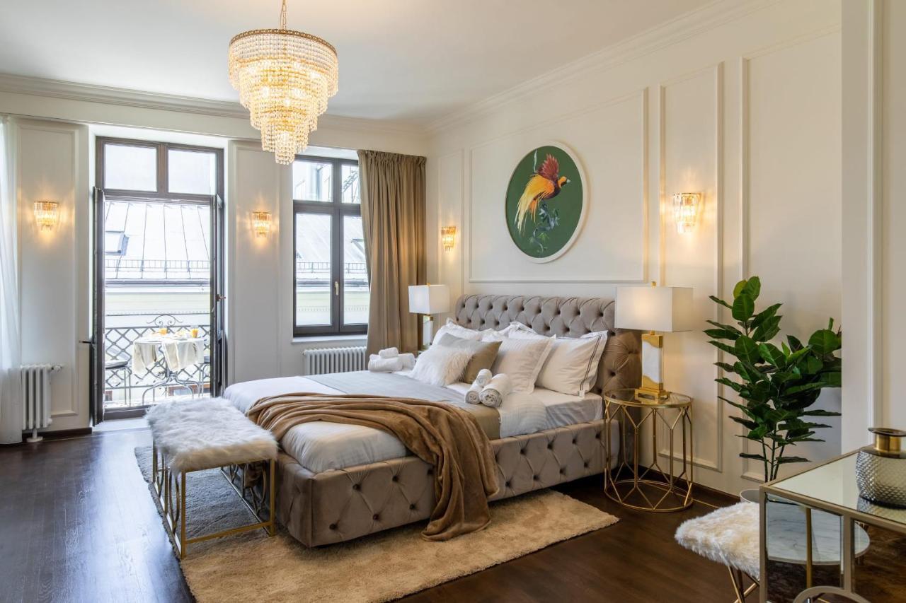 Holt Old Town Luxury Suites With Balcony Bucarest Esterno foto