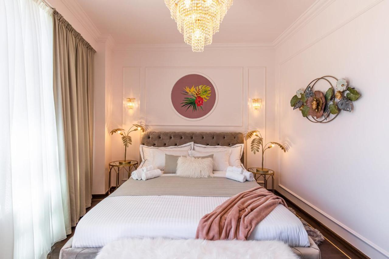 Holt Old Town Luxury Suites With Balcony Bucarest Esterno foto