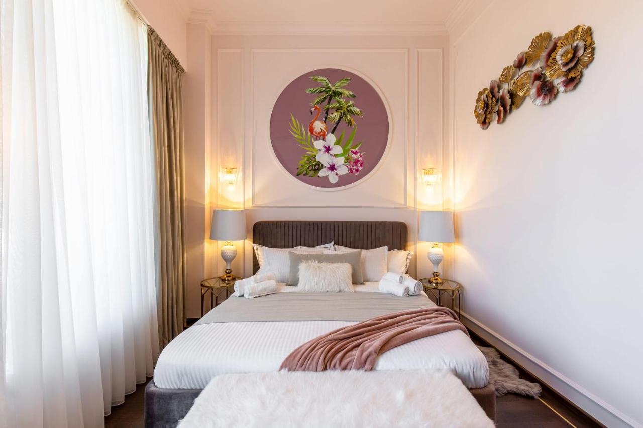 Holt Old Town Luxury Suites With Balcony Bucarest Esterno foto