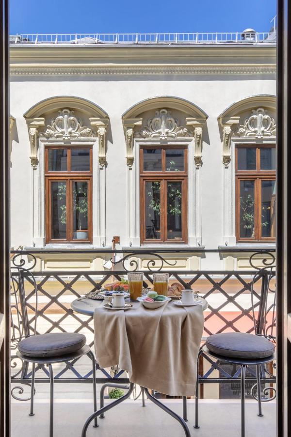 Holt Old Town Luxury Suites With Balcony Bucarest Esterno foto