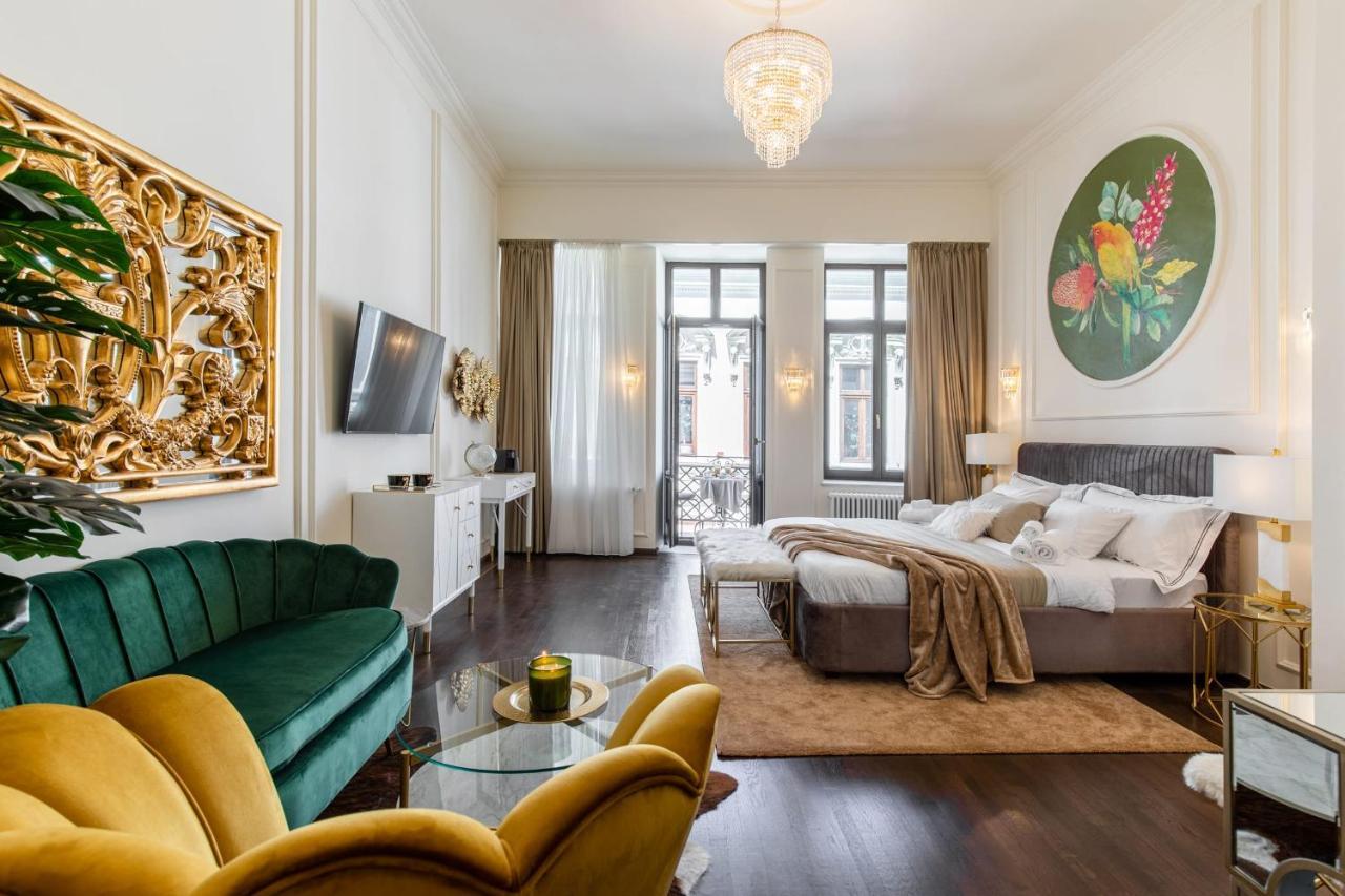 Holt Old Town Luxury Suites With Balcony Bucarest Esterno foto
