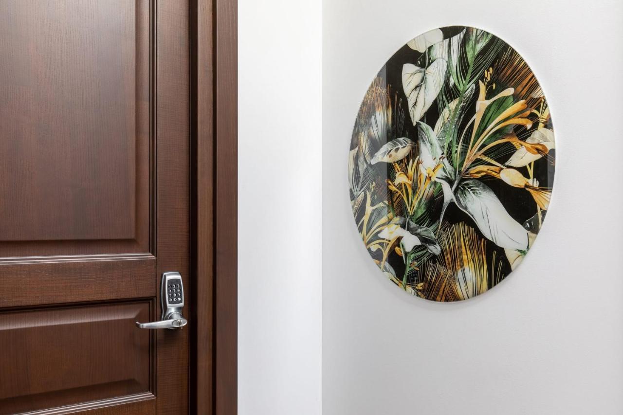 Holt Old Town Luxury Suites With Balcony Bucarest Esterno foto