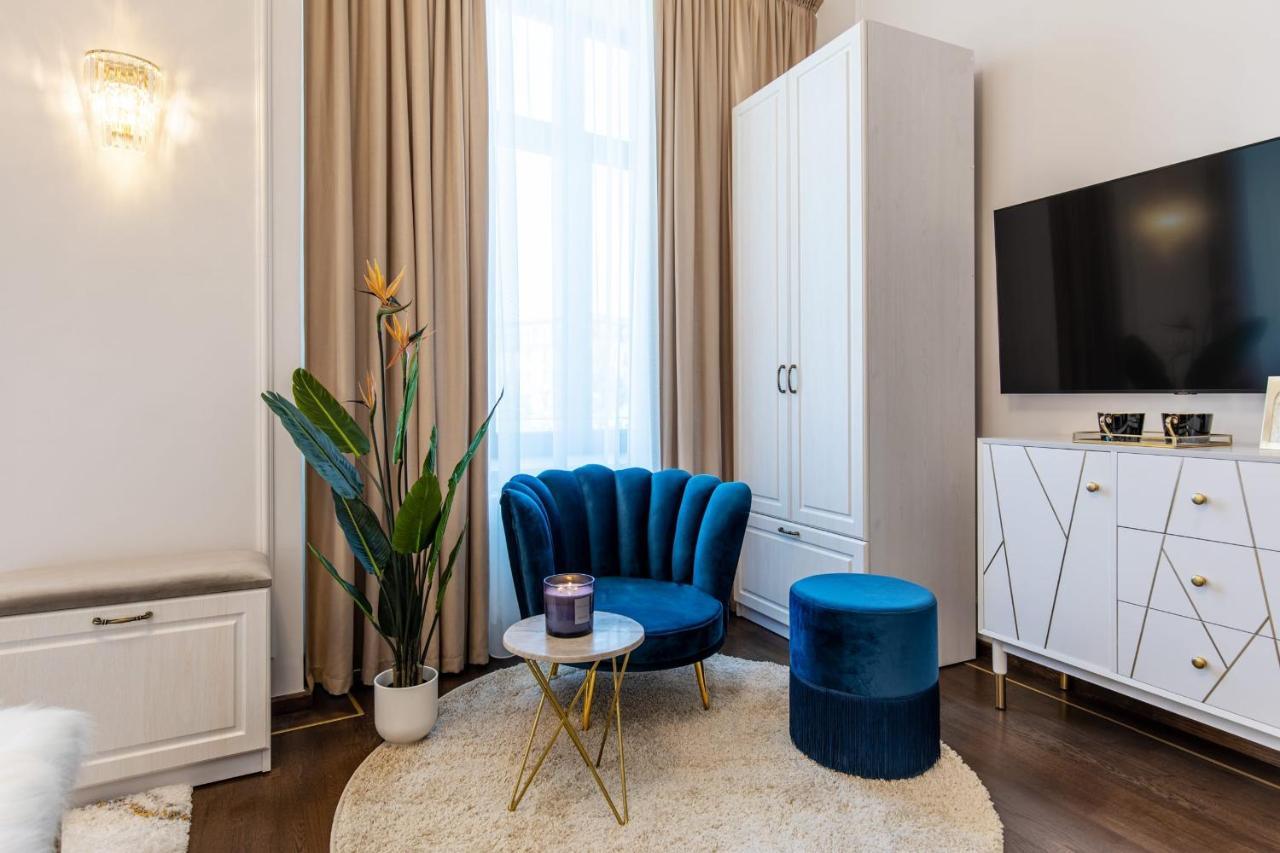 Holt Old Town Luxury Suites With Balcony Bucarest Esterno foto