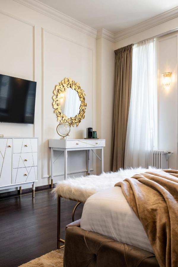 Holt Old Town Luxury Suites With Balcony Bucarest Esterno foto