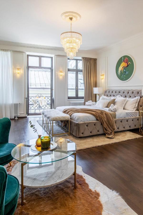 Holt Old Town Luxury Suites With Balcony Bucarest Esterno foto