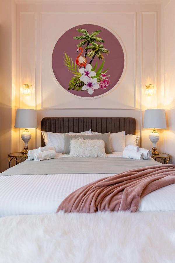 Holt Old Town Luxury Suites With Balcony Bucarest Esterno foto