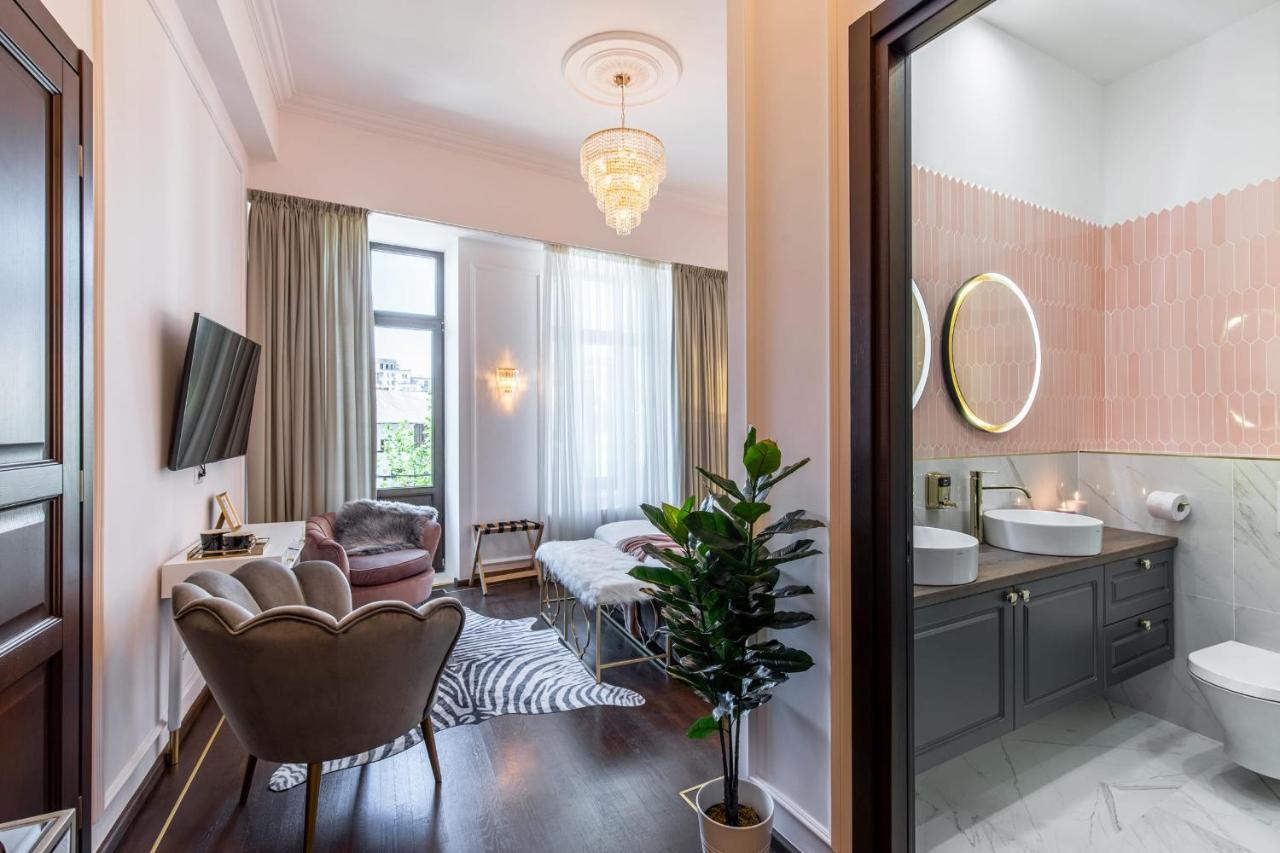 Holt Old Town Luxury Suites With Balcony Bucarest Esterno foto