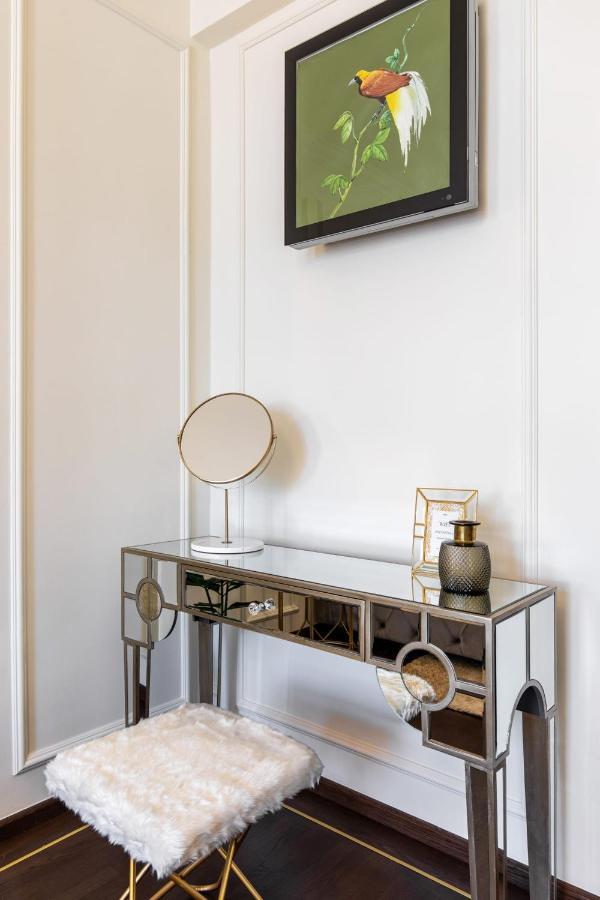 Holt Old Town Luxury Suites With Balcony Bucarest Esterno foto