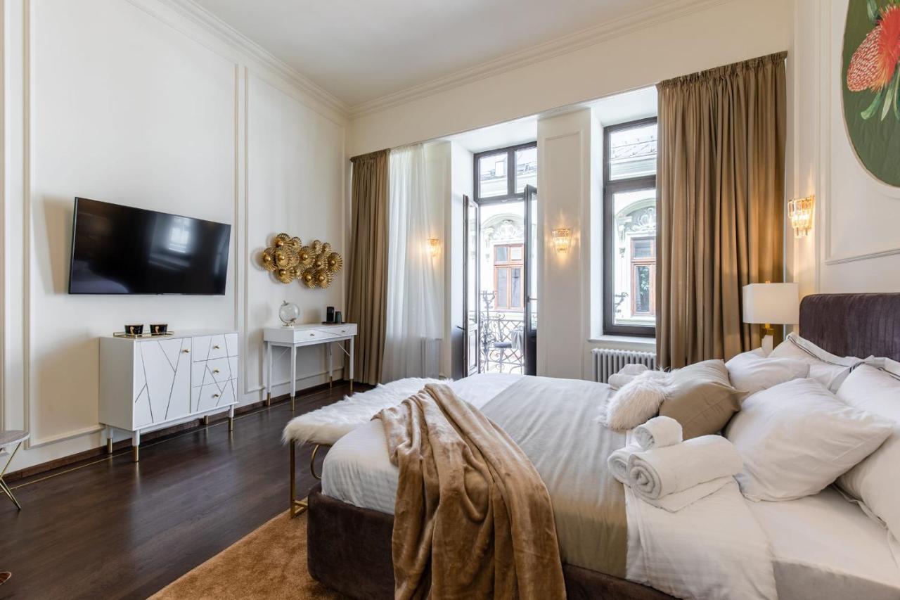 Holt Old Town Luxury Suites With Balcony Bucarest Esterno foto