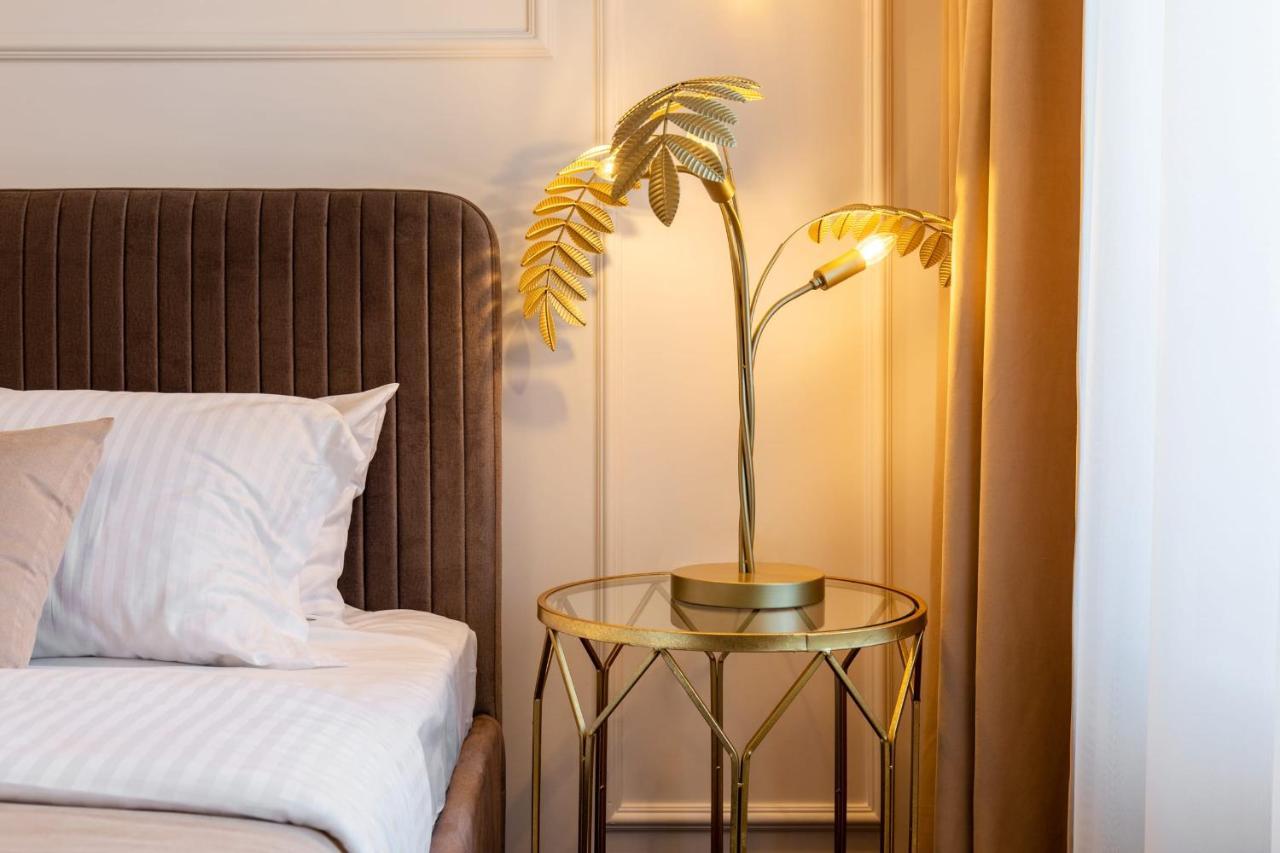 Holt Old Town Luxury Suites With Balcony Bucarest Esterno foto