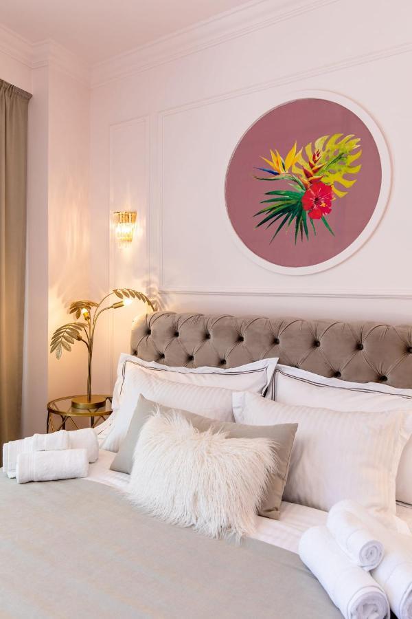 Holt Old Town Luxury Suites With Balcony Bucarest Esterno foto