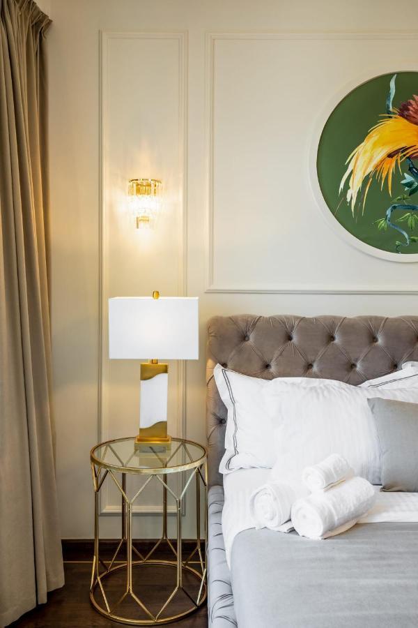 Holt Old Town Luxury Suites With Balcony Bucarest Esterno foto