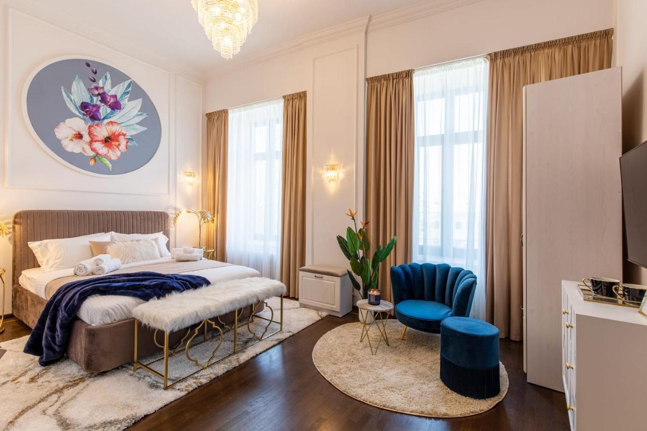 Holt Old Town Luxury Suites With Balcony Bucarest Esterno foto