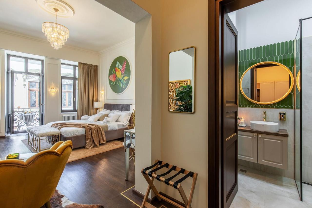 Holt Old Town Luxury Suites With Balcony Bucarest Esterno foto