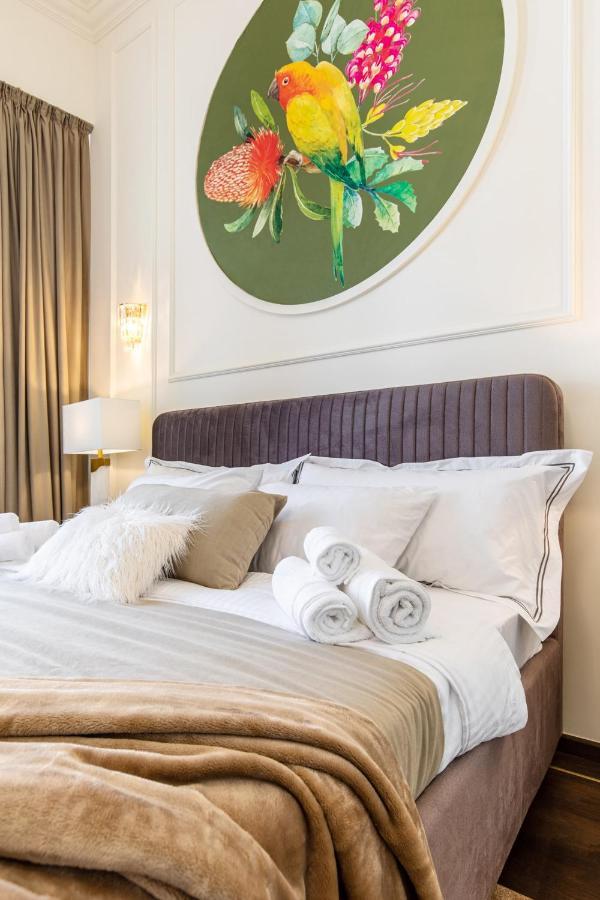 Holt Old Town Luxury Suites With Balcony Bucarest Esterno foto