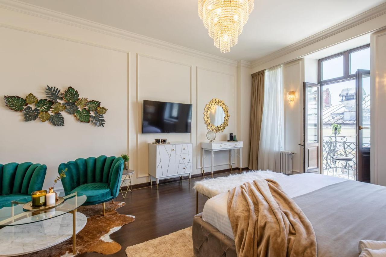 Holt Old Town Luxury Suites With Balcony Bucarest Esterno foto