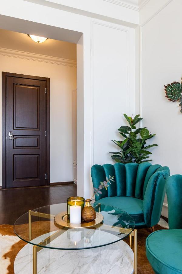 Holt Old Town Luxury Suites With Balcony Bucarest Esterno foto