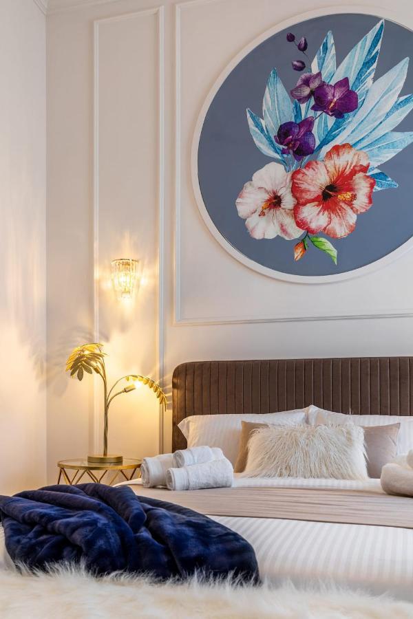Holt Old Town Luxury Suites With Balcony Bucarest Esterno foto