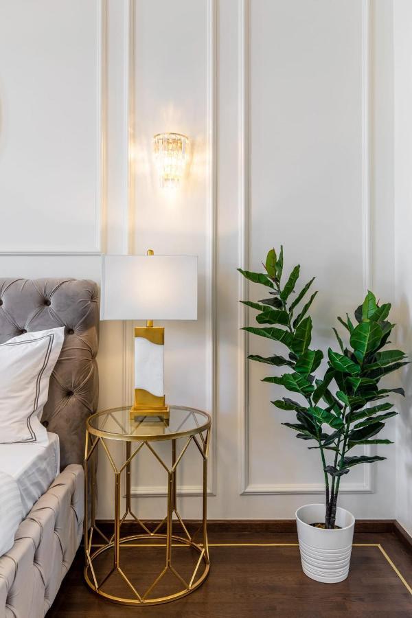 Holt Old Town Luxury Suites With Balcony Bucarest Esterno foto
